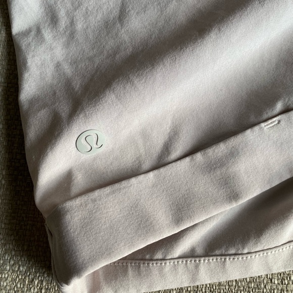 Lululemon Shorts Women’s 8 Break Away Short Light Pink - Picture 8 of 9